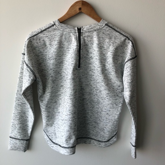 Banana Republic Heather White/Black Crew Neck - Picture 2 of 4